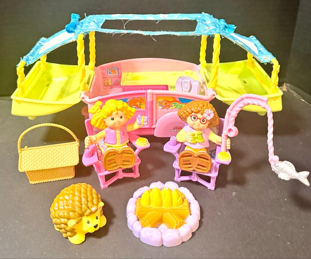 Fisher Price Little People Sarah Lynn Camping Adventure pop up camper fire